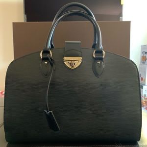 Louis Vuitton Pont-Neuf GM Epi Leather